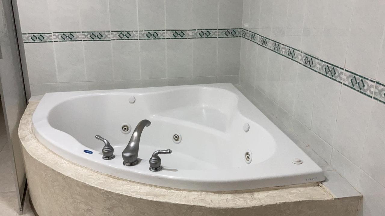 Hotel Enterprise Inn Poliforum 레온 외부 사진