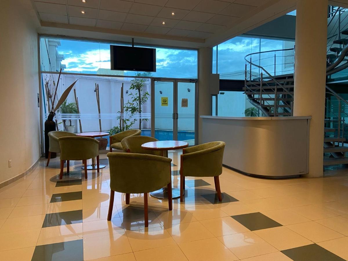 Hotel Enterprise Inn Poliforum 레온 외부 사진